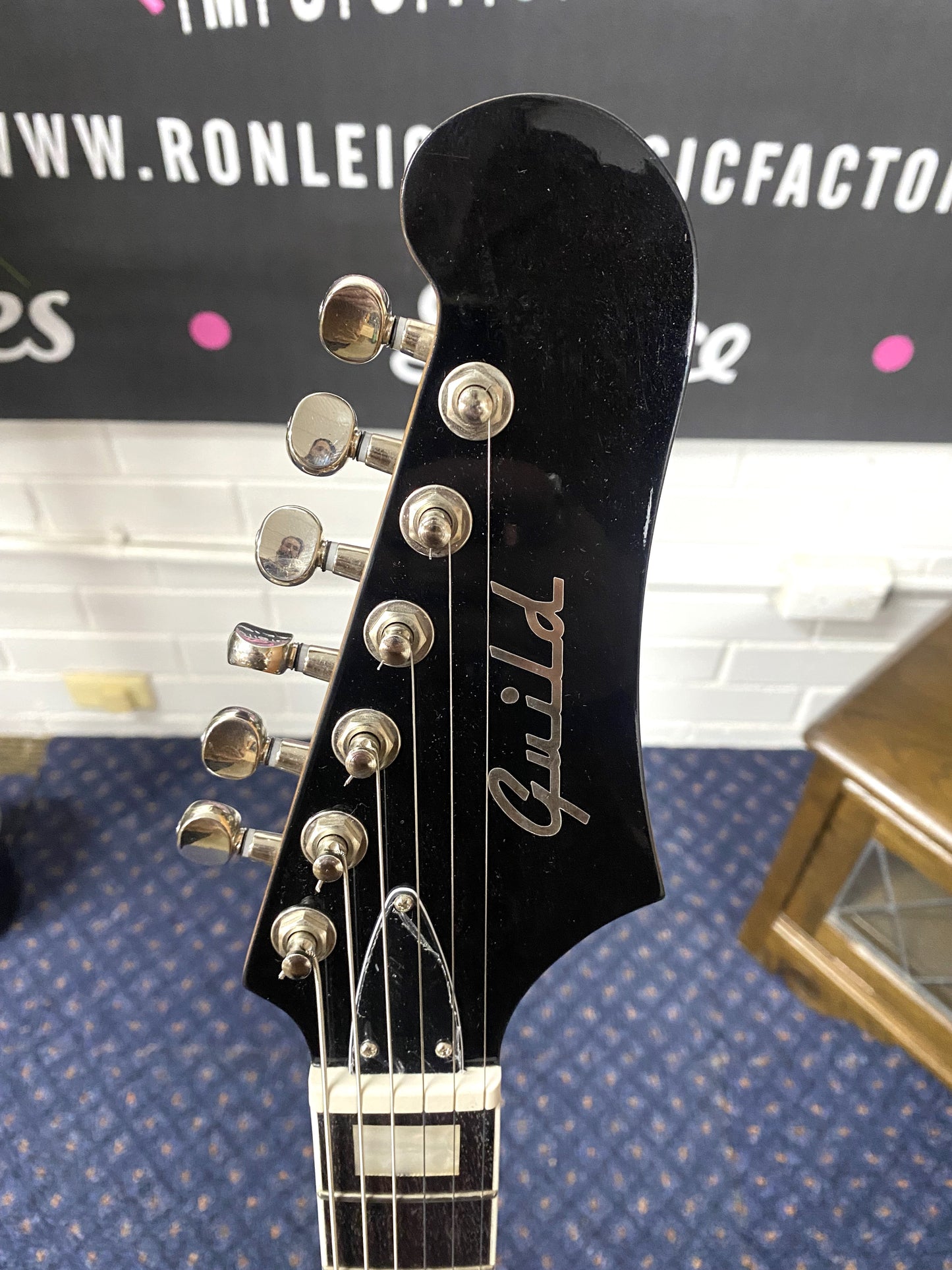 GUILD Surfliner Deluxe - Black Metallic