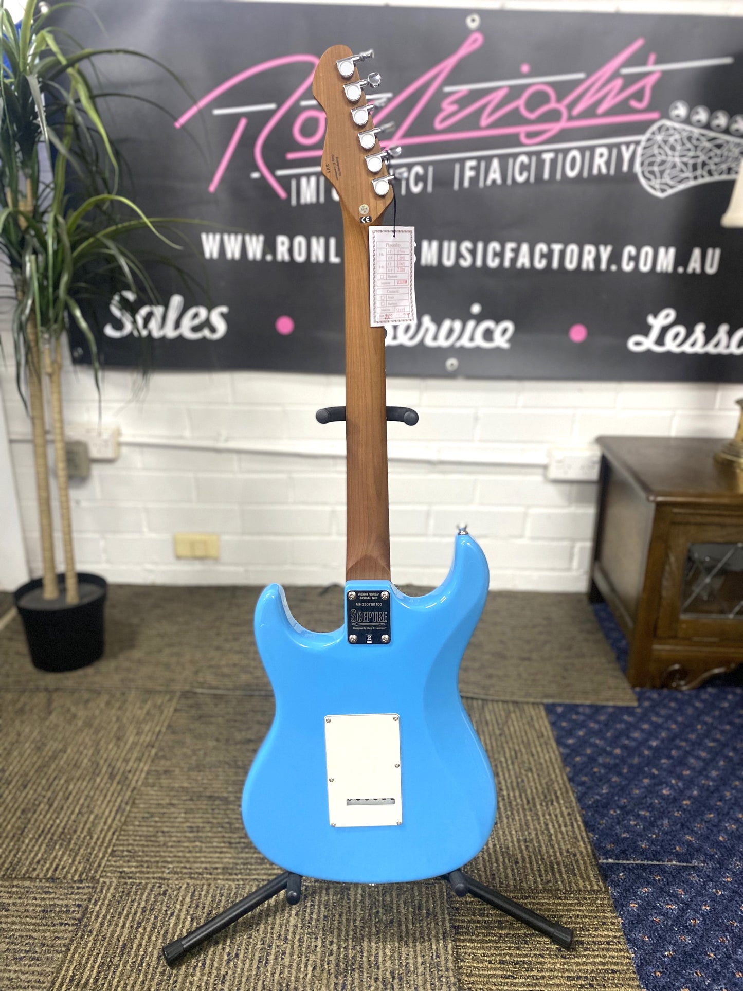 LEVINSON Sceptre Ventana Standard Double Cutaway - Sonic Blue