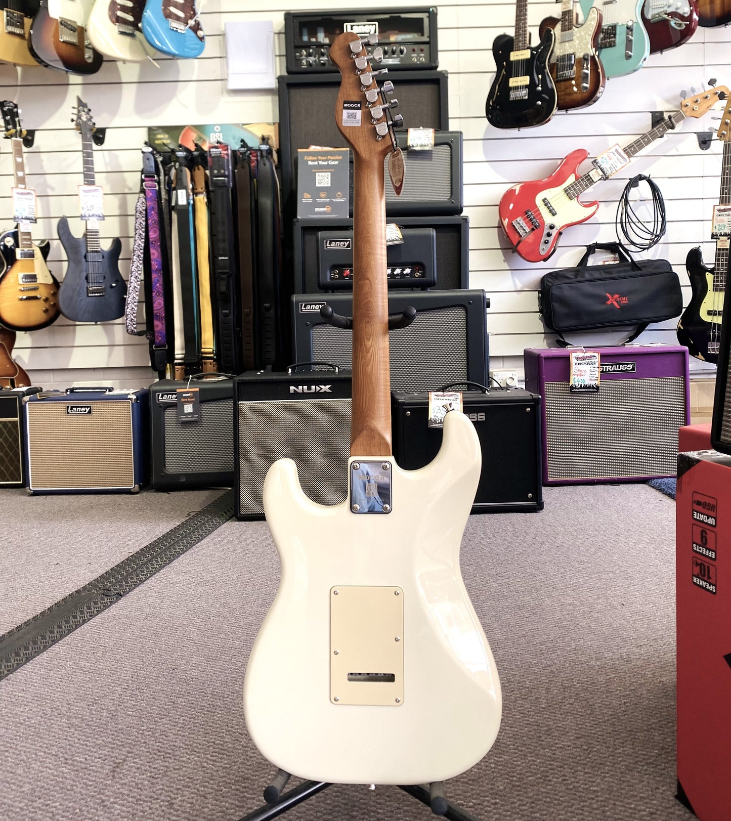 MOOER MSC10 Pro ST Style Electric Guitar - White