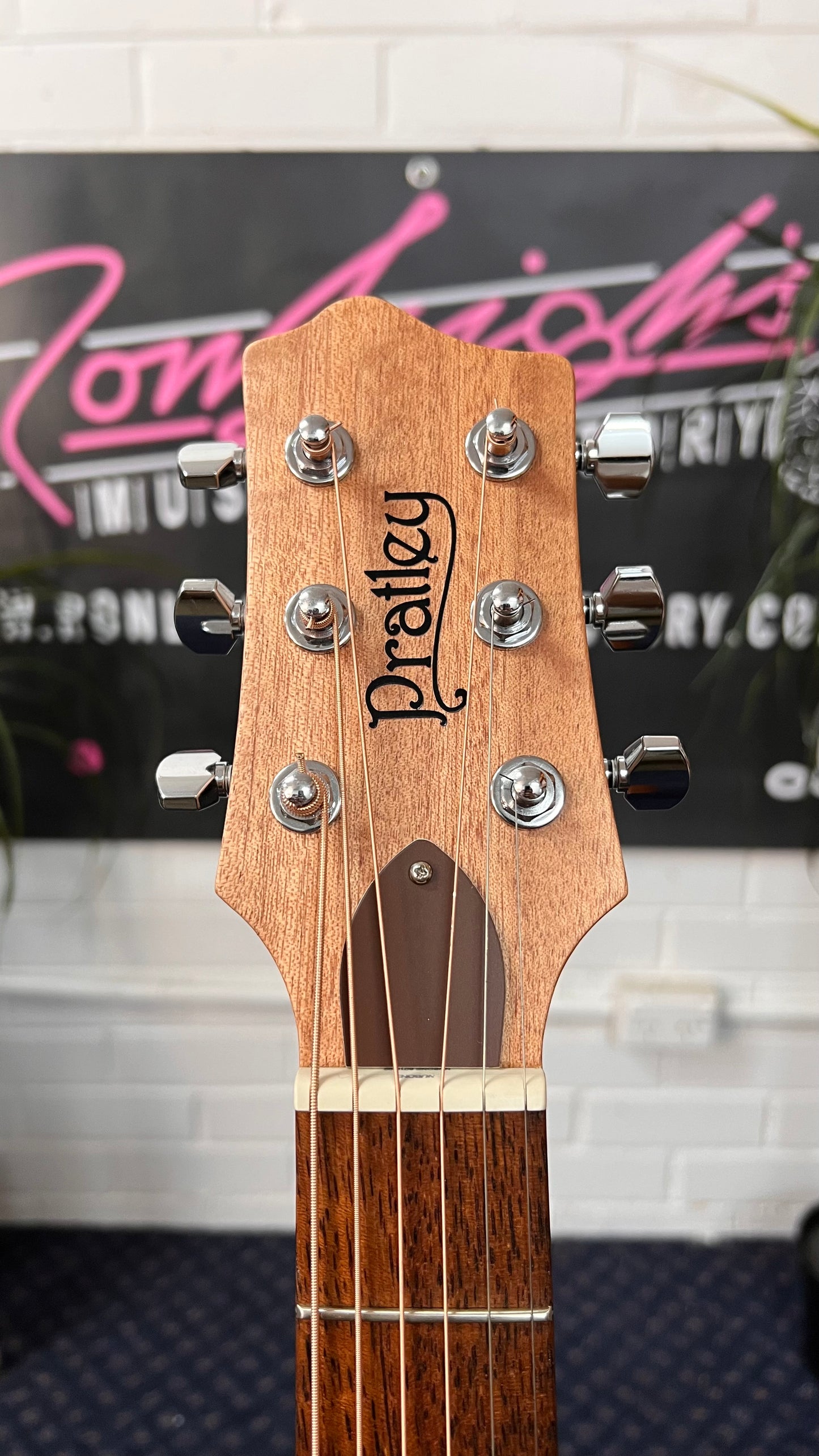 PRATLEY Entertainer Dreadnought Cutaway All Solid Maple/Bunya Acoustic /Electric