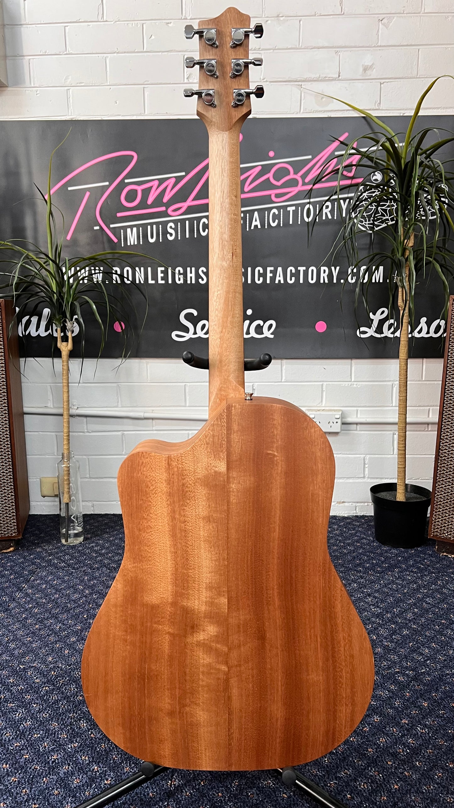 PRATLEY Entertainer Dreadnought Cutaway All Solid Maple/Bunya Acoustic /Electric