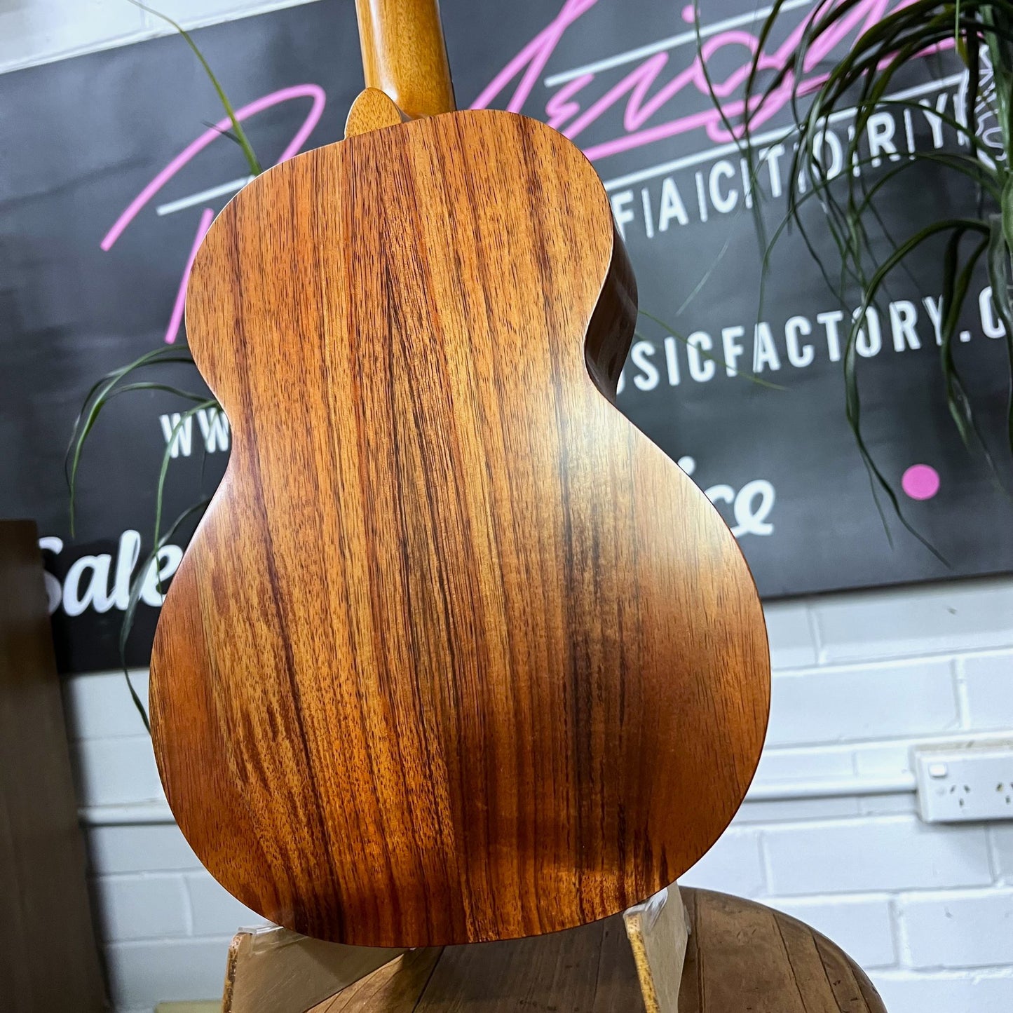 KAMAKA HF3 - Tenor Ukulele All Solid Koa