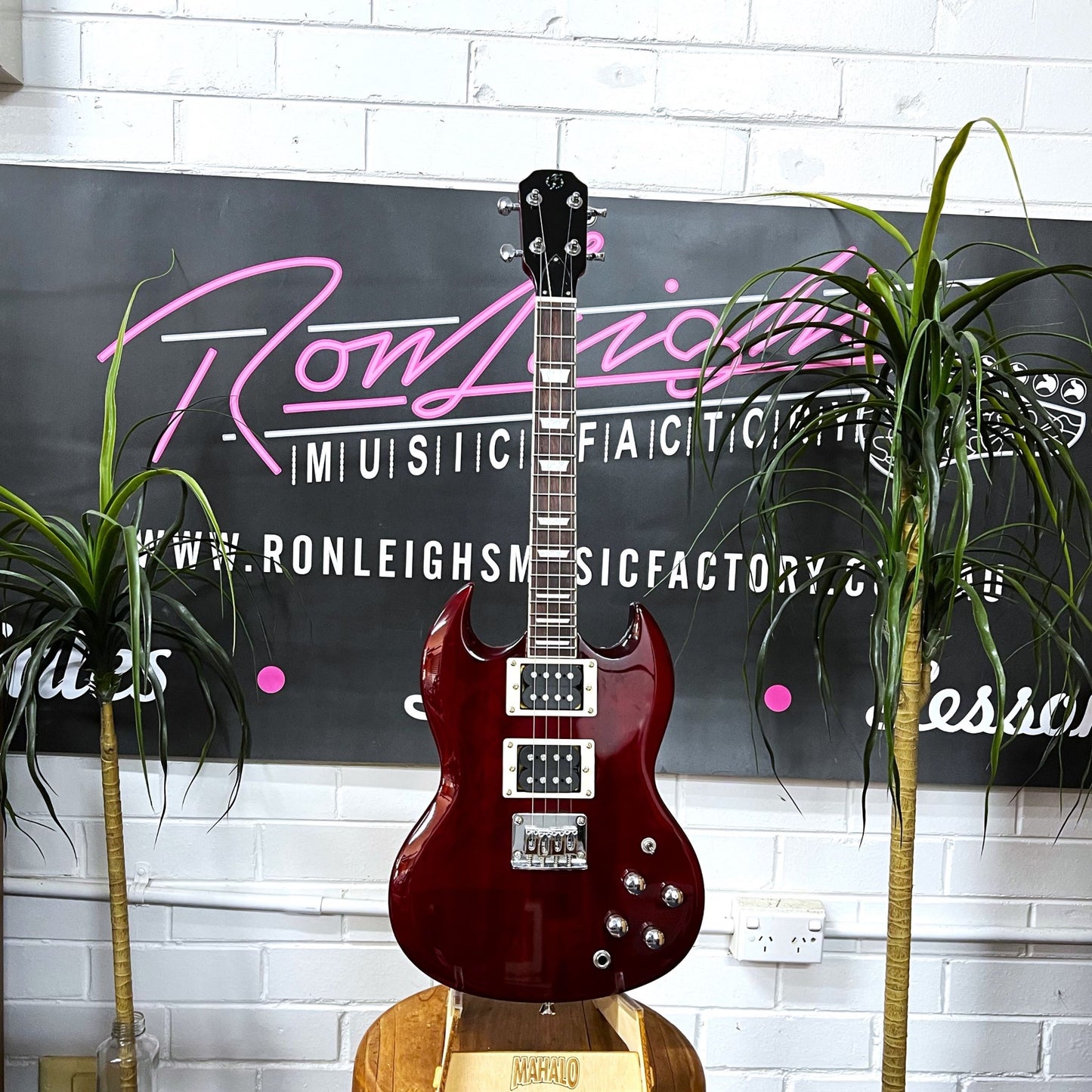 FLIGHT Pioneer Ukulele Solid Body Cherry Red