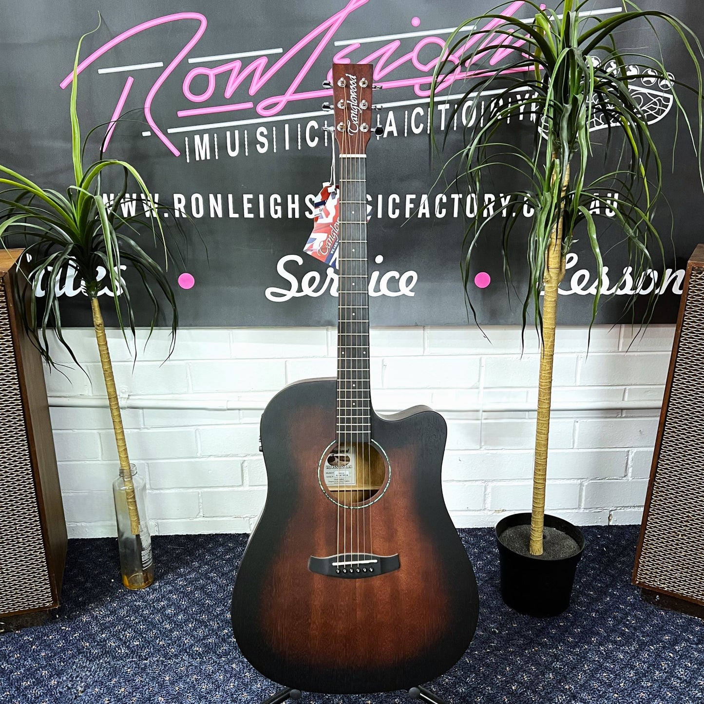 TANGLEWOOD Crossroads Dreadnaught Cutaway Acoustic / Electric Guitar