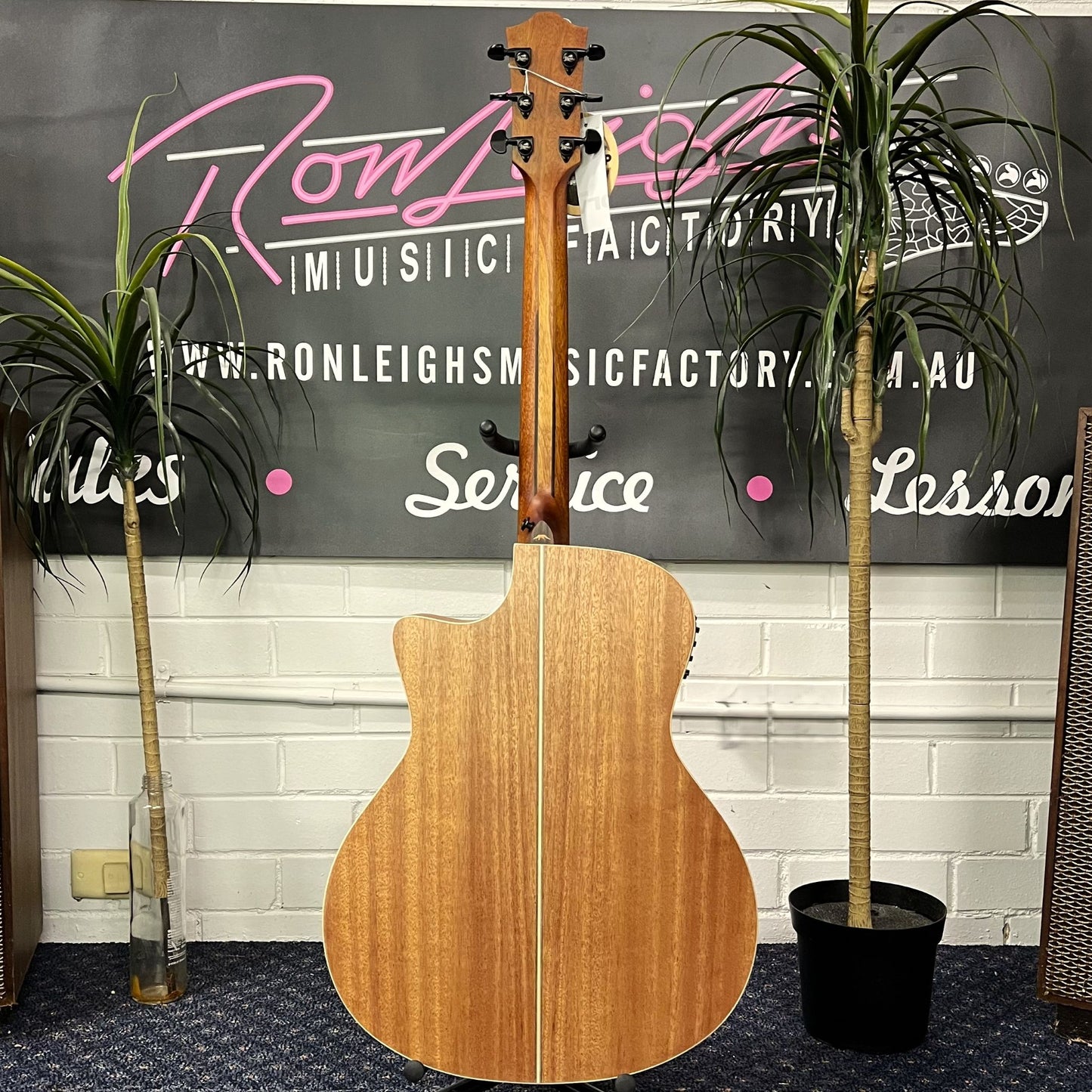 Bromo BAT2ce Grand Auditorium Acoustic-Electric Guitar – Solid Spruce Top | Tahoma Series