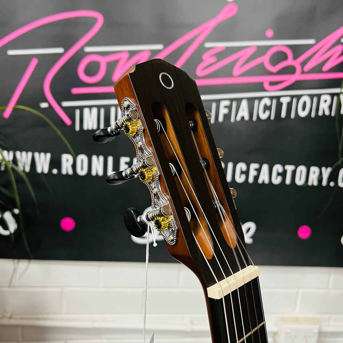Altura A1M 4/4 Classical Guitar | Beginner Guitar with Gigbag