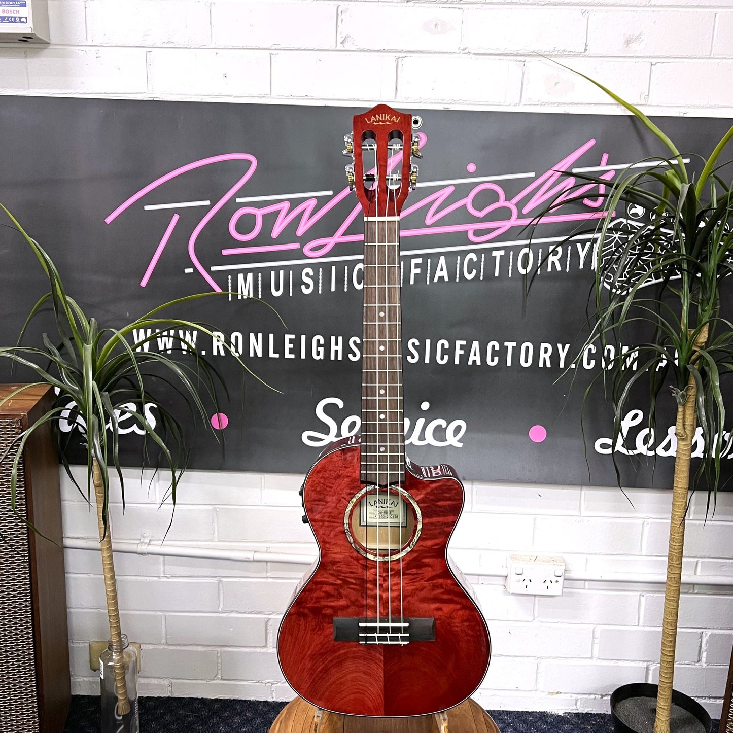 LANIKAI Tenor Acoustic / Electric Ukulele – Quilted Maple Red Gloss