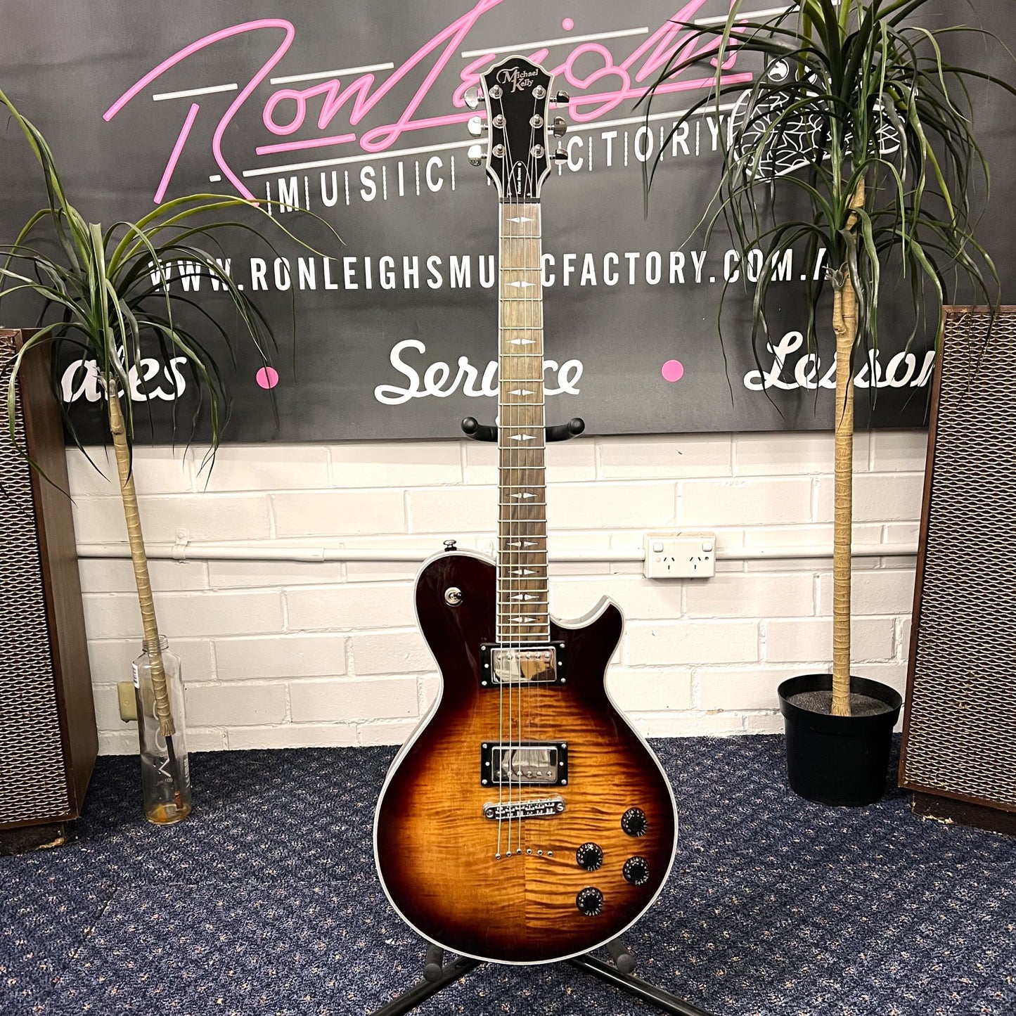 MICHAEL KELLY Patriot Decree Caramel Burst