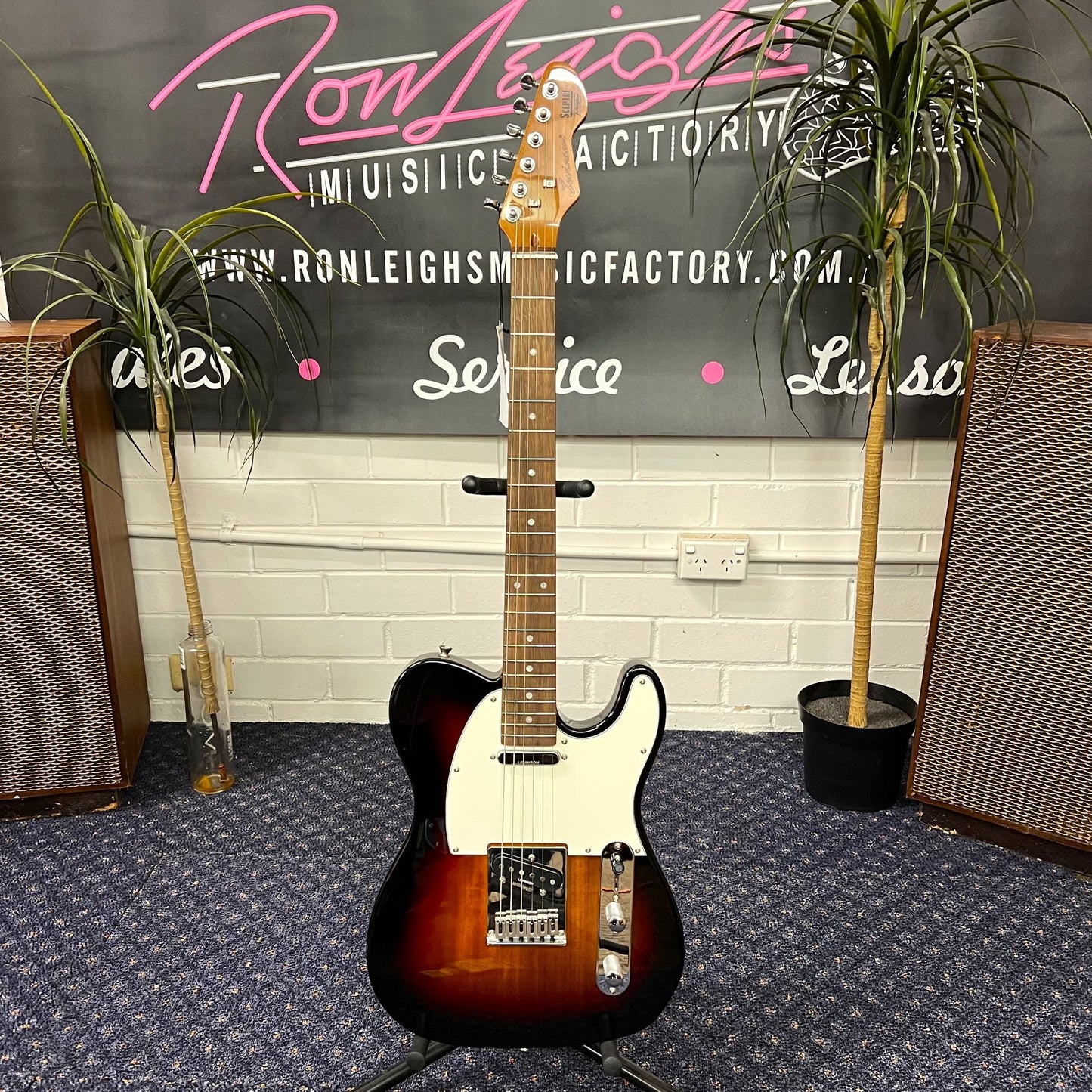 LEVINSON Sceptre Arlington Standard Single Cutaway -3 Tone Sunburst