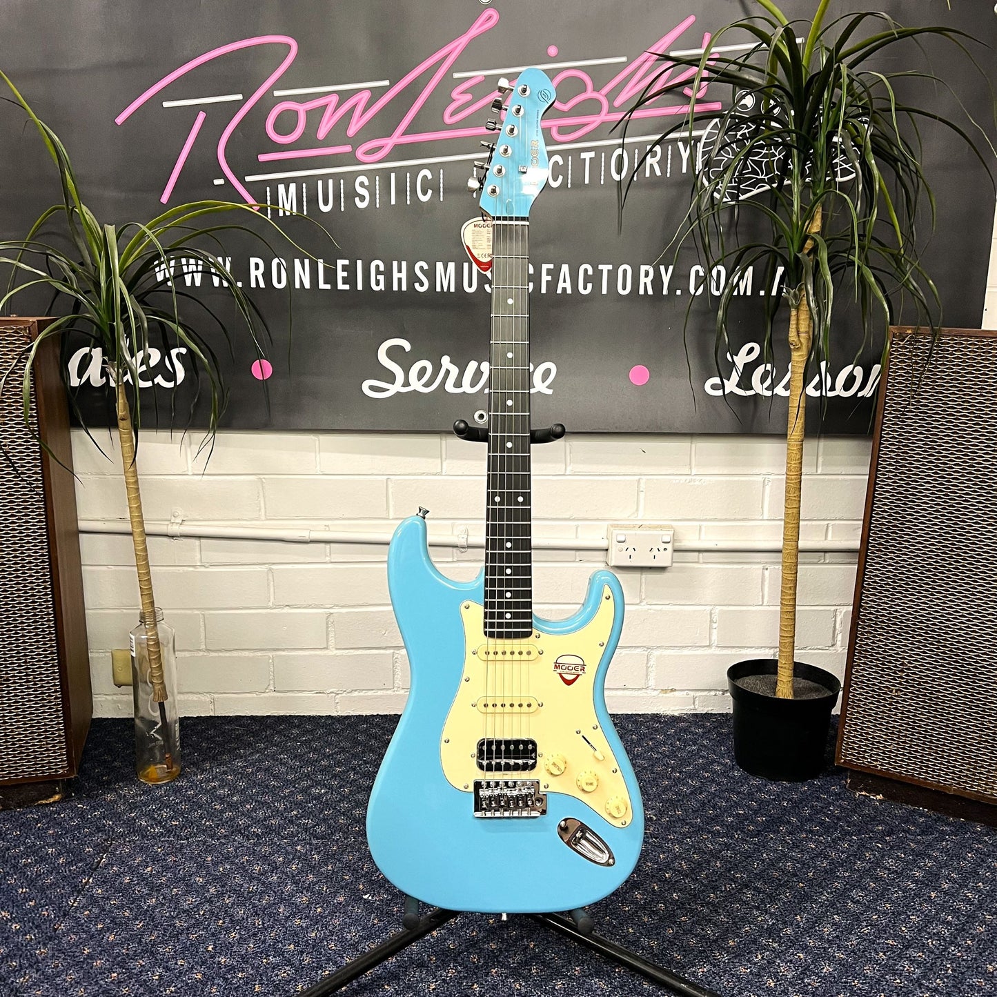 MOOER MSC10 Pro ST Style Electric Guitar - Daphne Blue