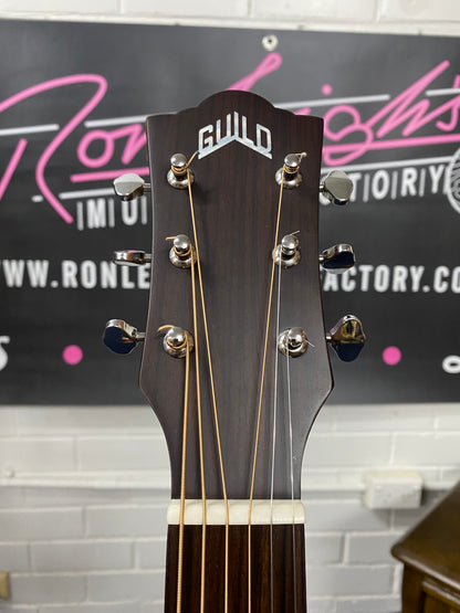 GUILD Jumbo Junior Short Scale Acoustic / Electric Guitar