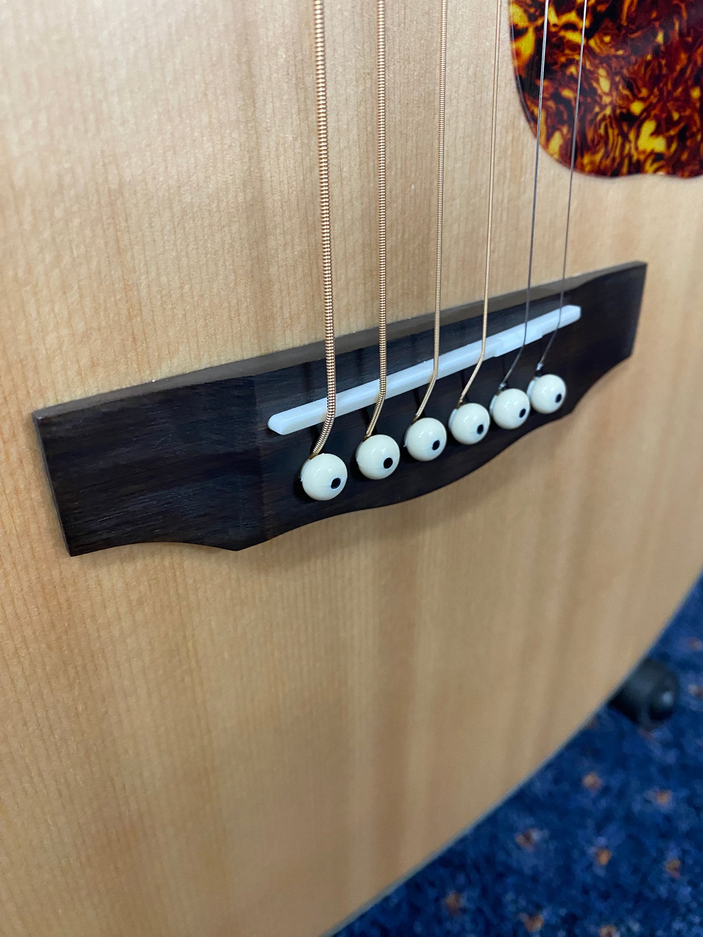 GUILD Jumbo Junior Short Scale Acoustic / Electric Guitar