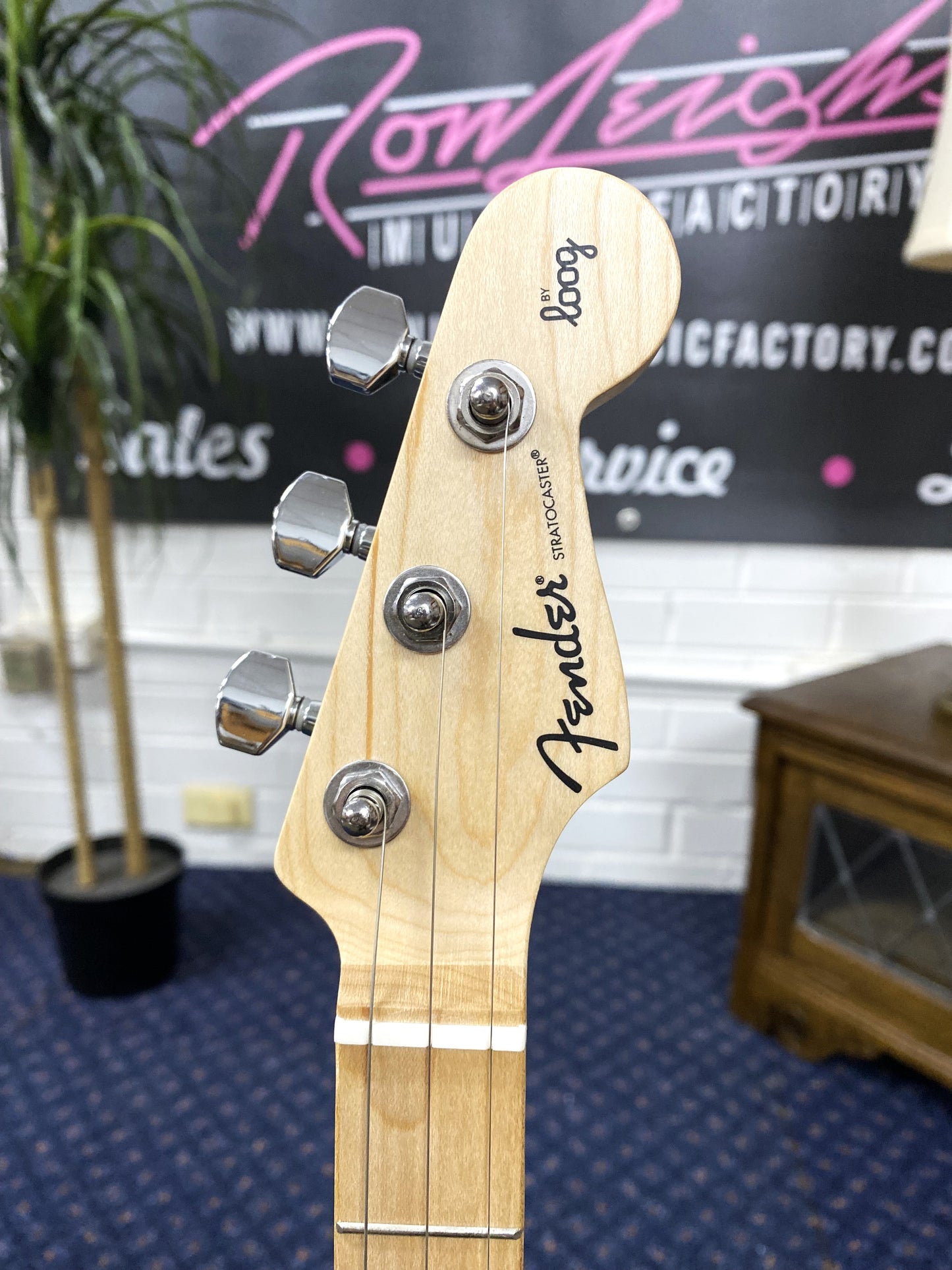 FENDER x LOOG  Stratocaster 3-String Children's Guitar