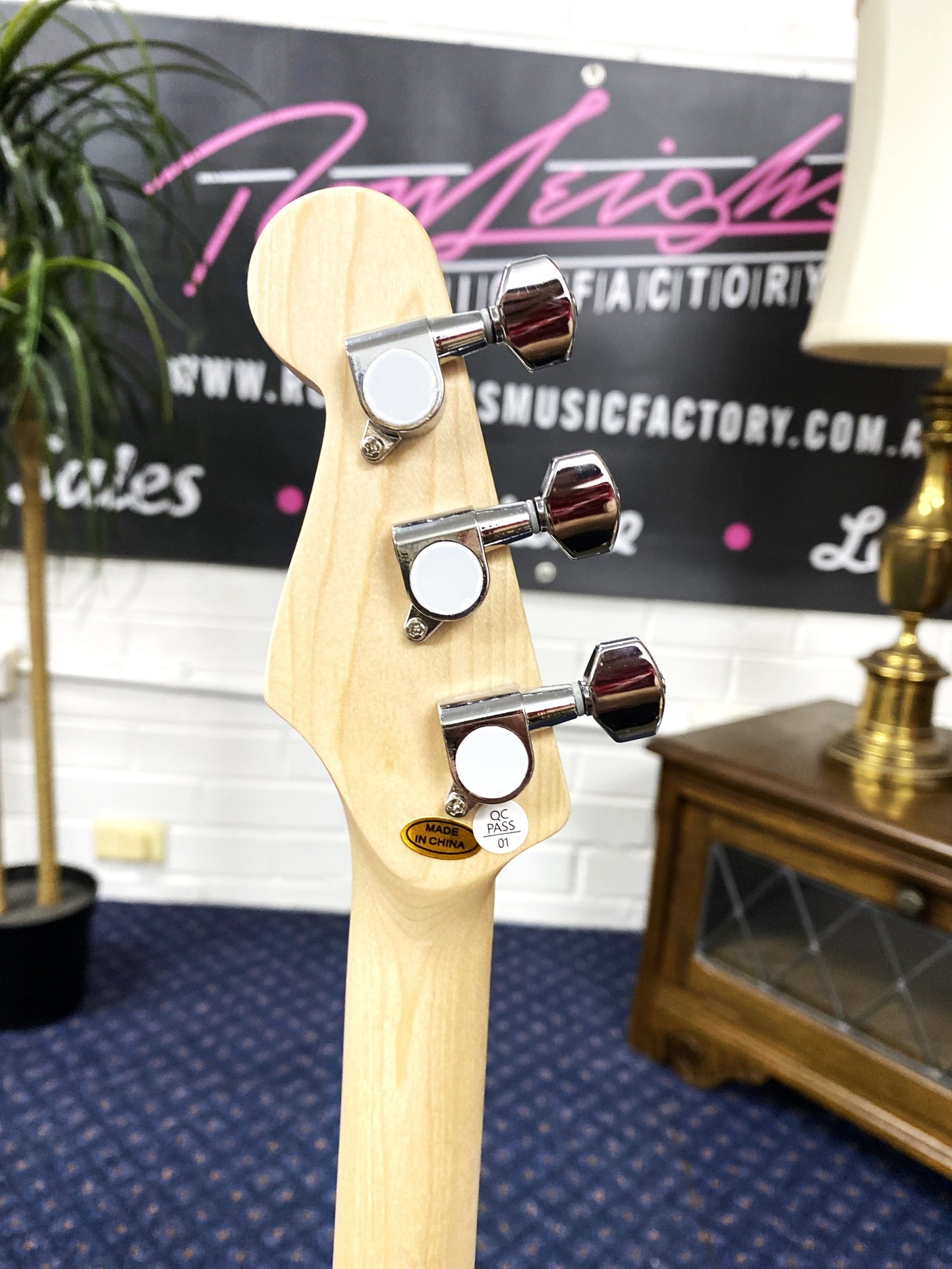 FENDER x LOOG  Stratocaster 3-String Children's Guitar
