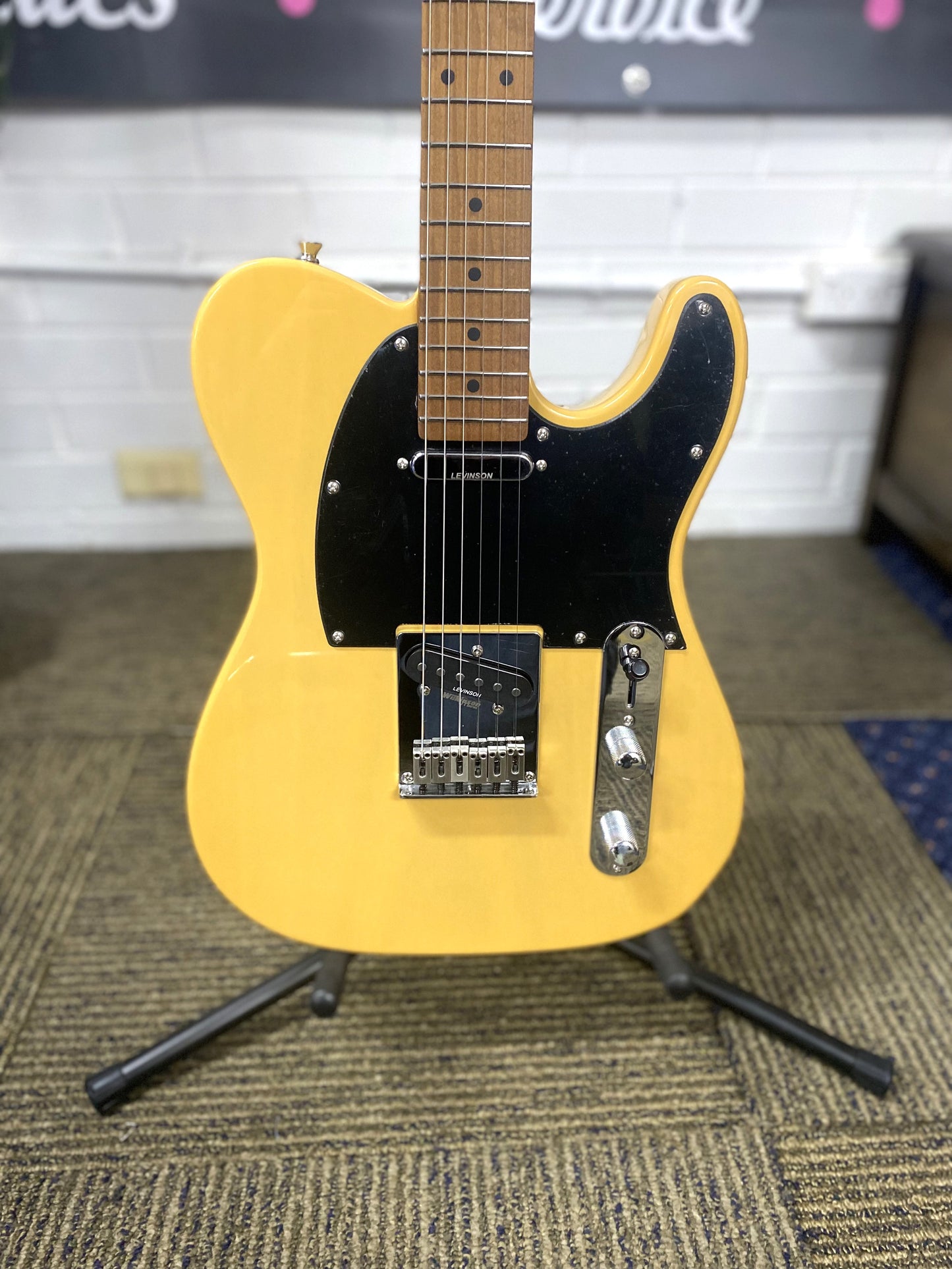 LEVINSON Sceptre Arlington Standard Single Cutaway - Blonde