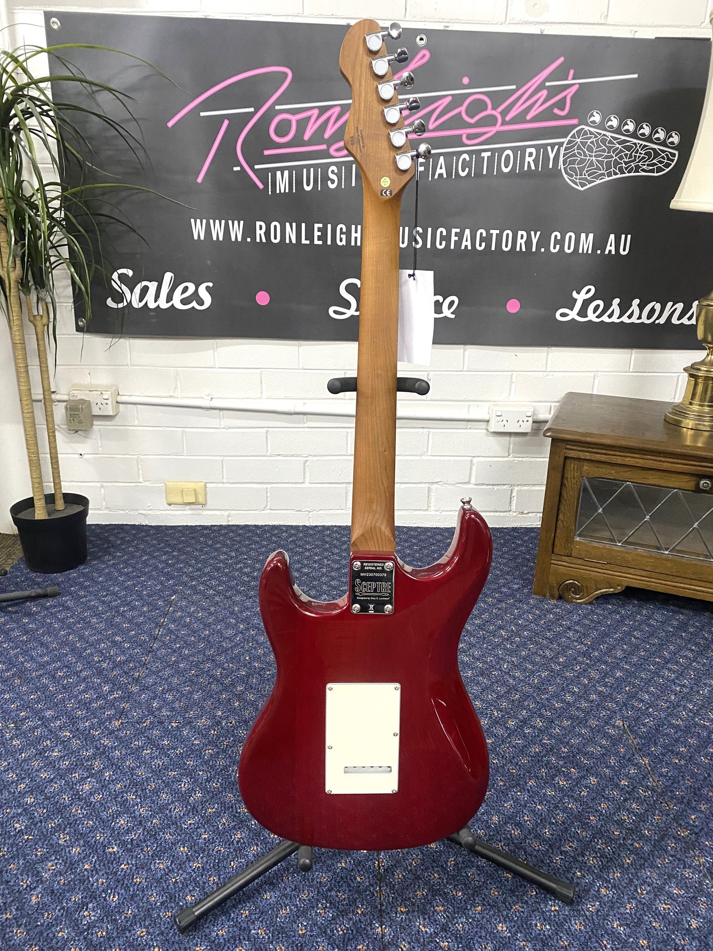 LEVINSON Sceptre Ventana Deluxe Double Cutaway - See Thru Red