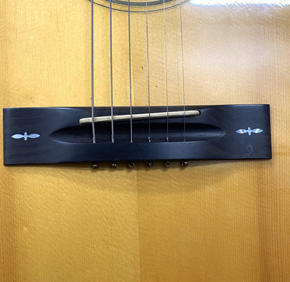 Gibson Chet Atkins SST (1991) – Owned by Tommy Emmanuel