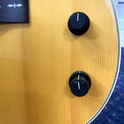 Gibson Chet Atkins SST (1991) – Owned by Tommy Emmanuel