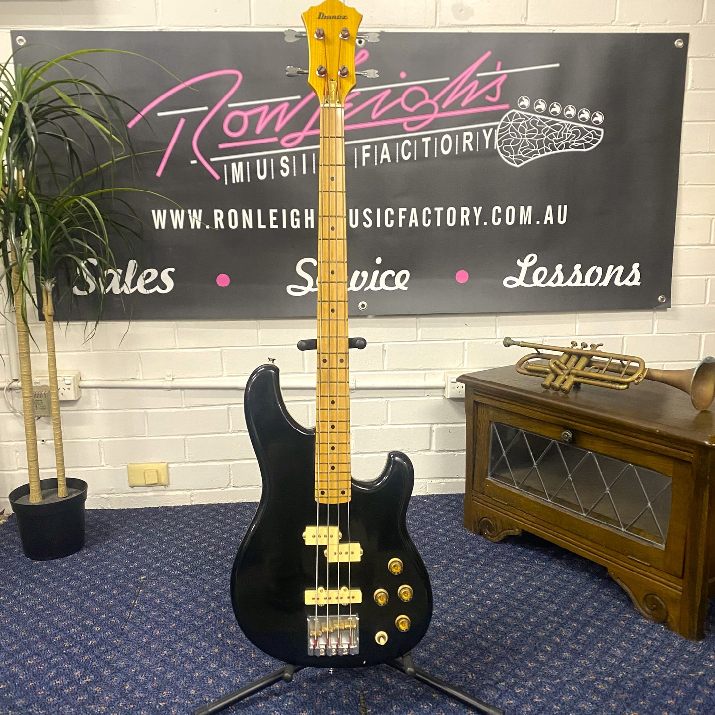 Ibanez Roadster 4-String Bass (Vintage, MIJ) – Owned by Tommy Emmanuel