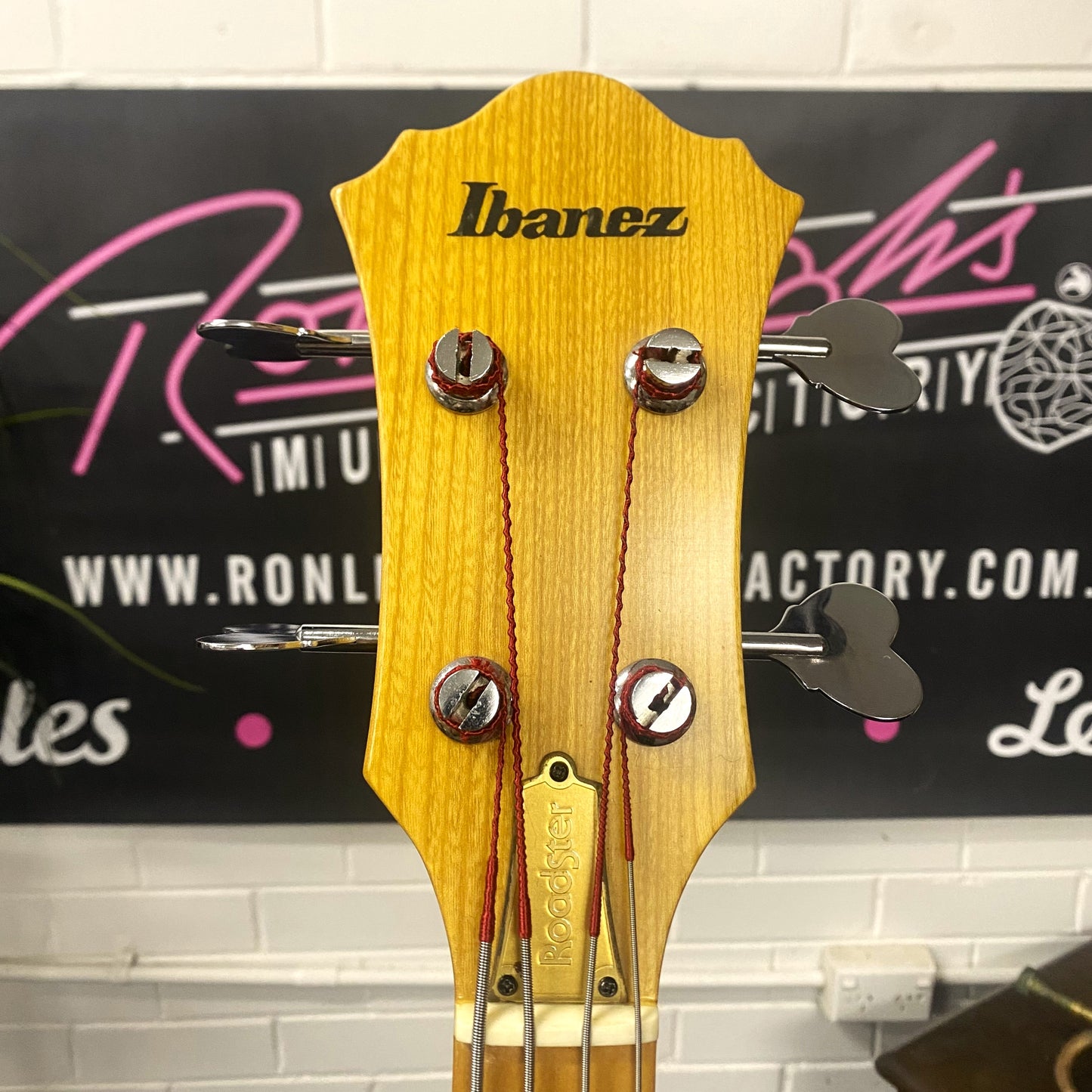 Ibanez Roadster 4-String Bass (Vintage, MIJ) – Owned by Tommy Emmanuel