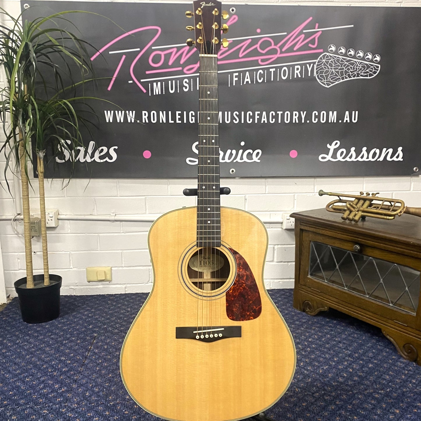 Fender 1105SXE Acoustic-Electric (Made in Taiwan) – Owned by Tommy Emmanuel