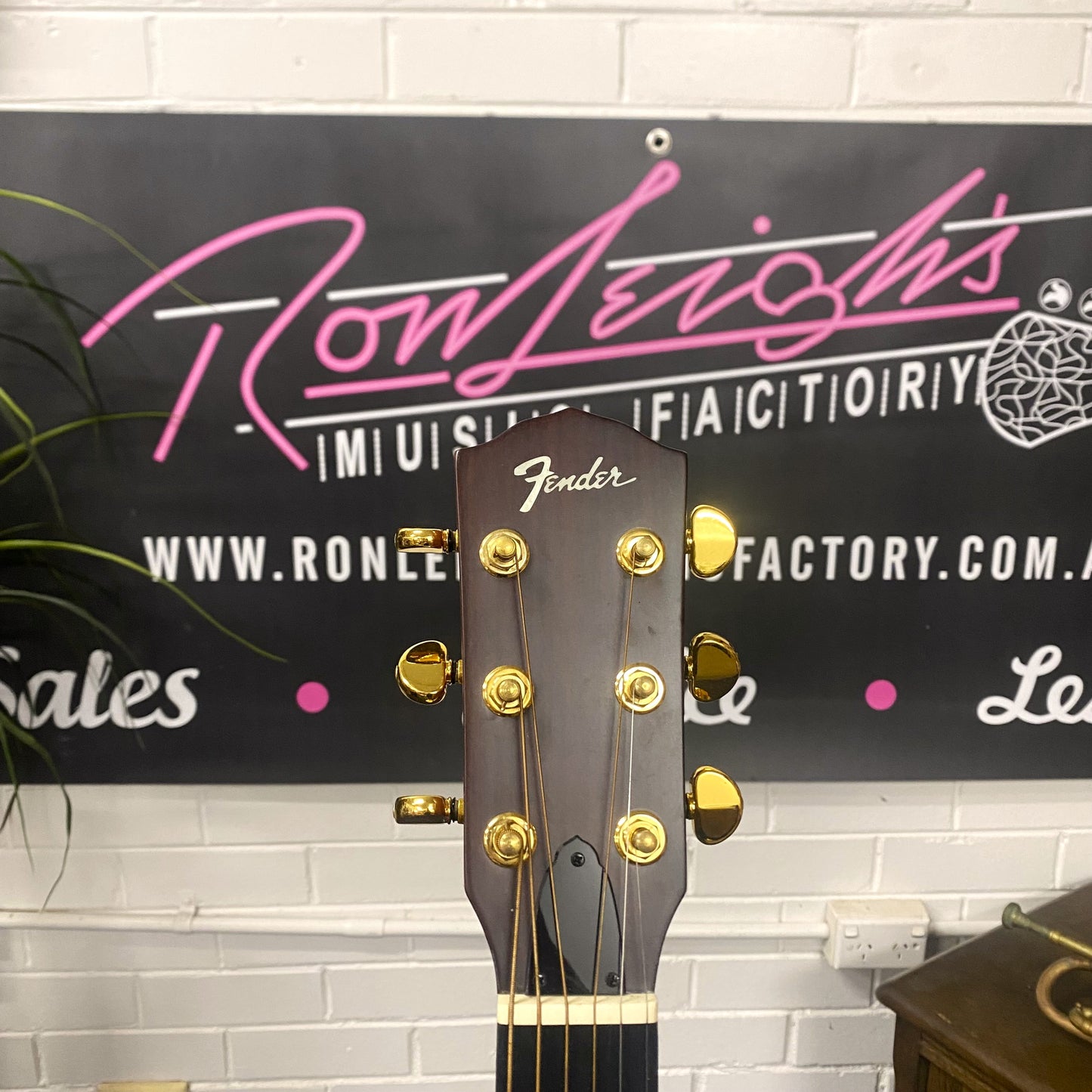 Fender 1105SXE Acoustic-Electric (Made in Taiwan) – Owned by Tommy Emmanuel