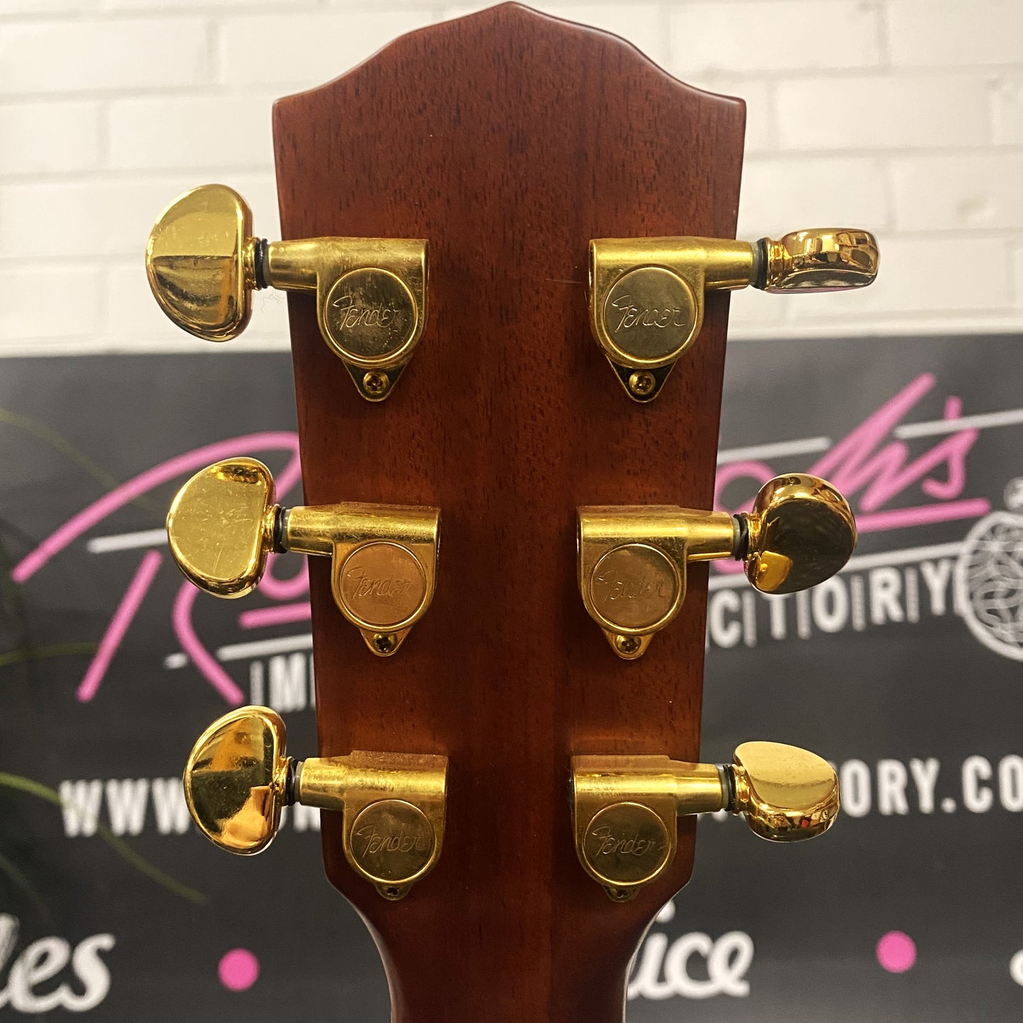 Fender 1105SXE Acoustic-Electric (Made in Taiwan) – Owned by Tommy Emmanuel