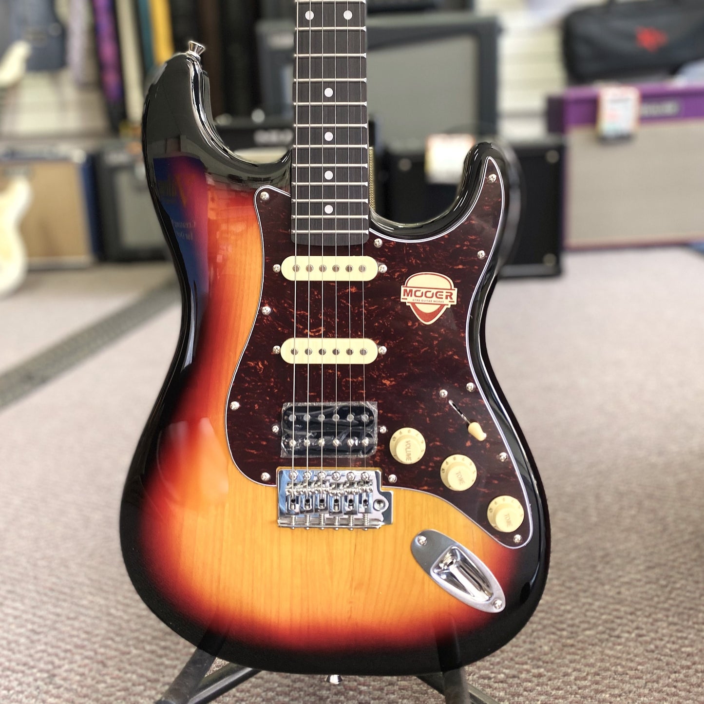 MOOER MSC10 Pro ST Style Electric Guitar - Sunburst