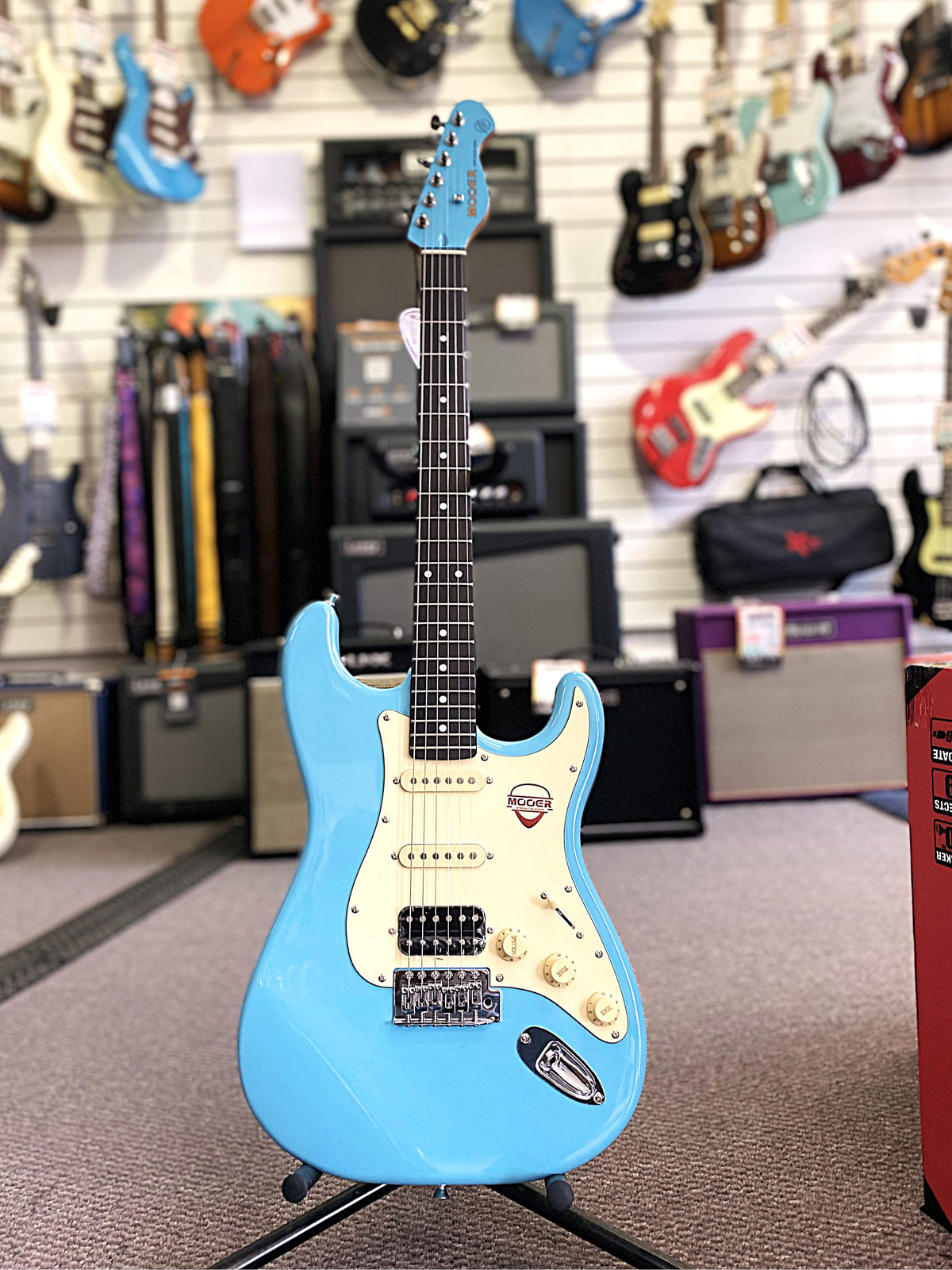 Mooer MSC10 Pro ST Style Electric Guitar Daphnie Blue