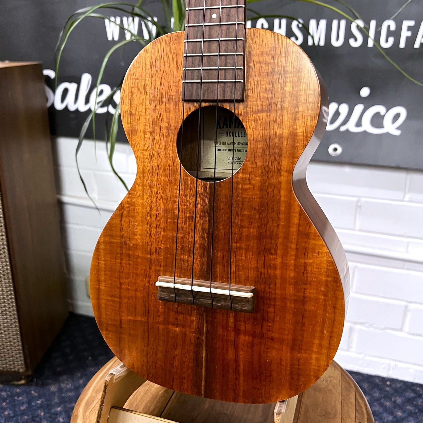 KAMAKA HF2-Concert Ukulele - All Solid Koa