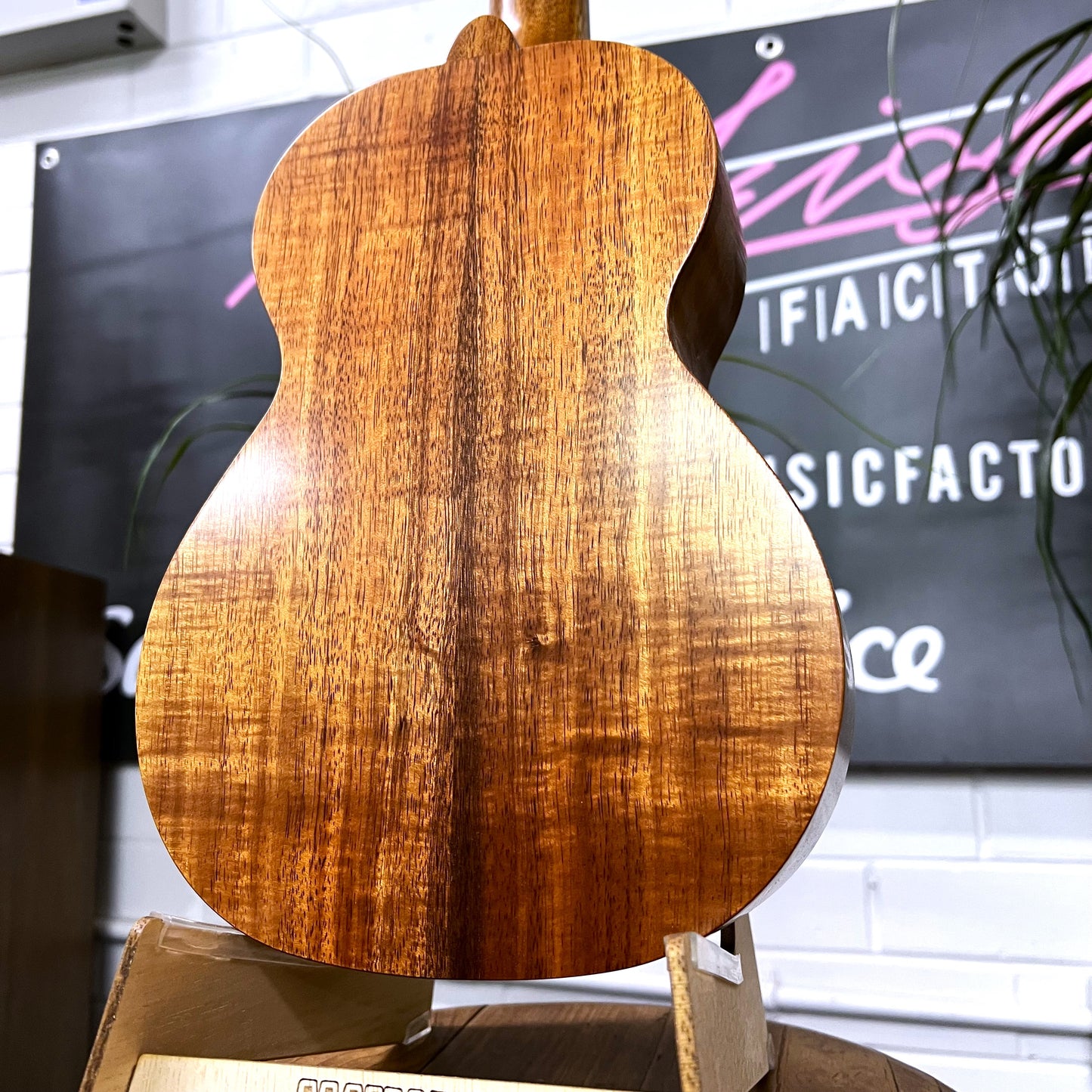 KAMAKA HF2-Concert Ukulele - All Solid Koa