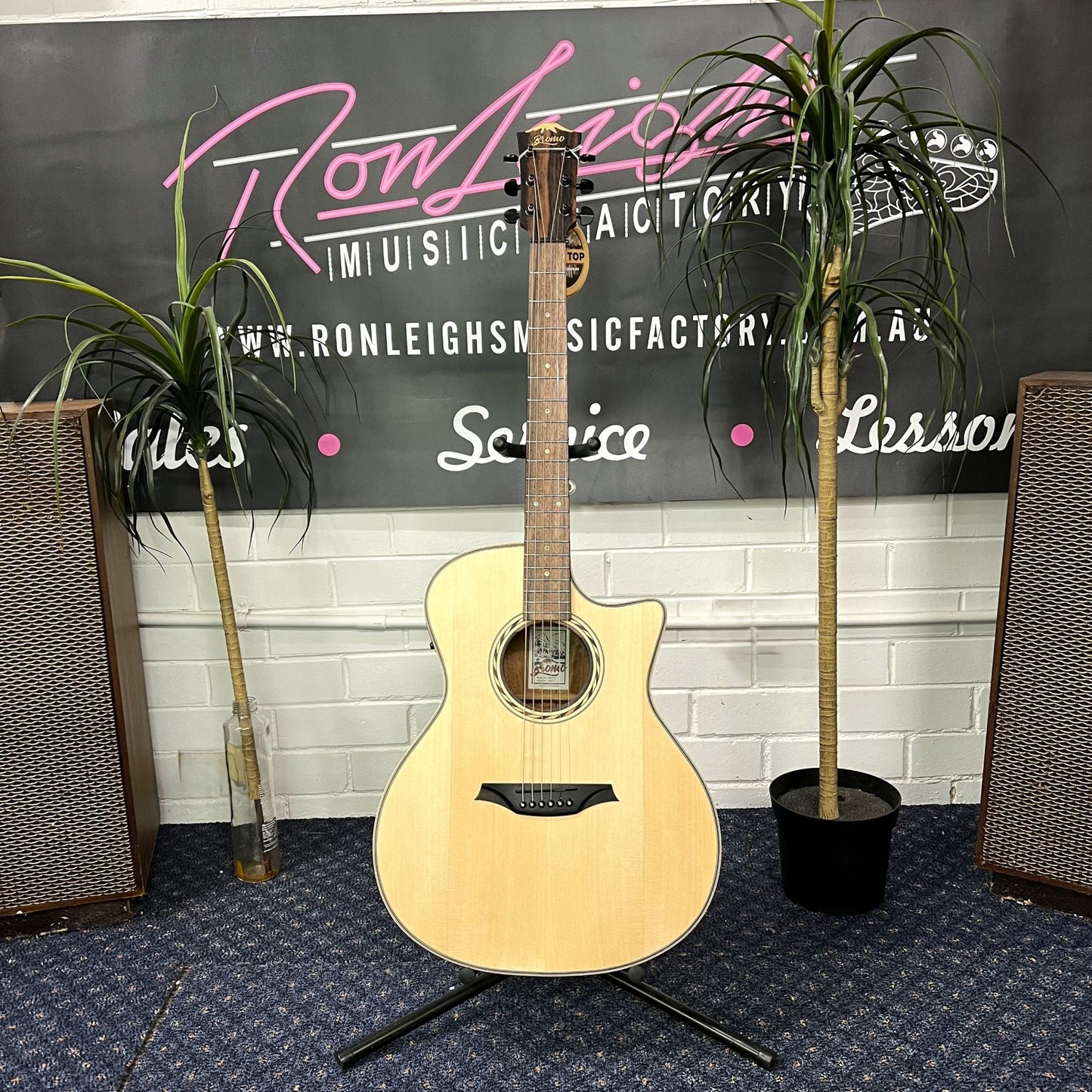 Bromo BAT2ce Grand Auditorium Acoustic-Electric Guitar – Solid Spruce Top | Tahoma Series