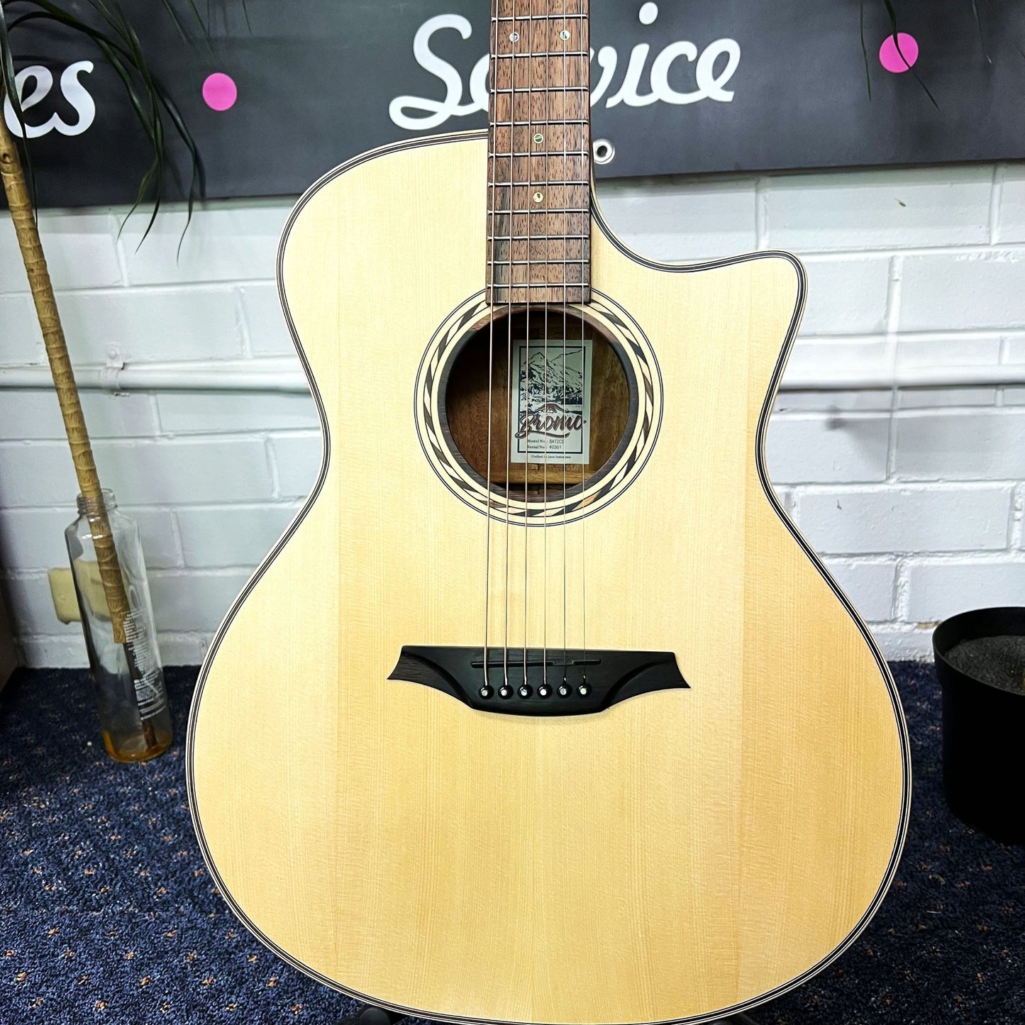 Bromo BAT2ce Grand Auditorium Acoustic-Electric Guitar – Solid Spruce Top | Tahoma Series