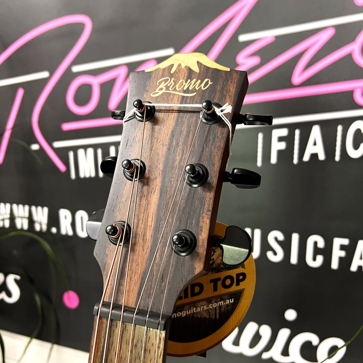 Bromo BAT2ce Grand Auditorium Acoustic-Electric Guitar – Solid Spruce Top | Tahoma Series