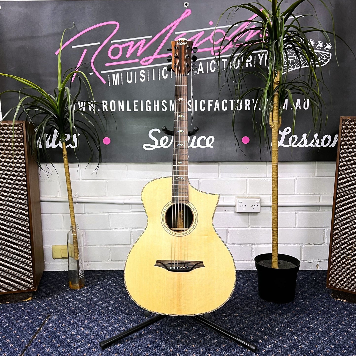Bromo BAR5CE All-Solid Concert Acoustic-Electric Guitar – Rocky Mountain Series