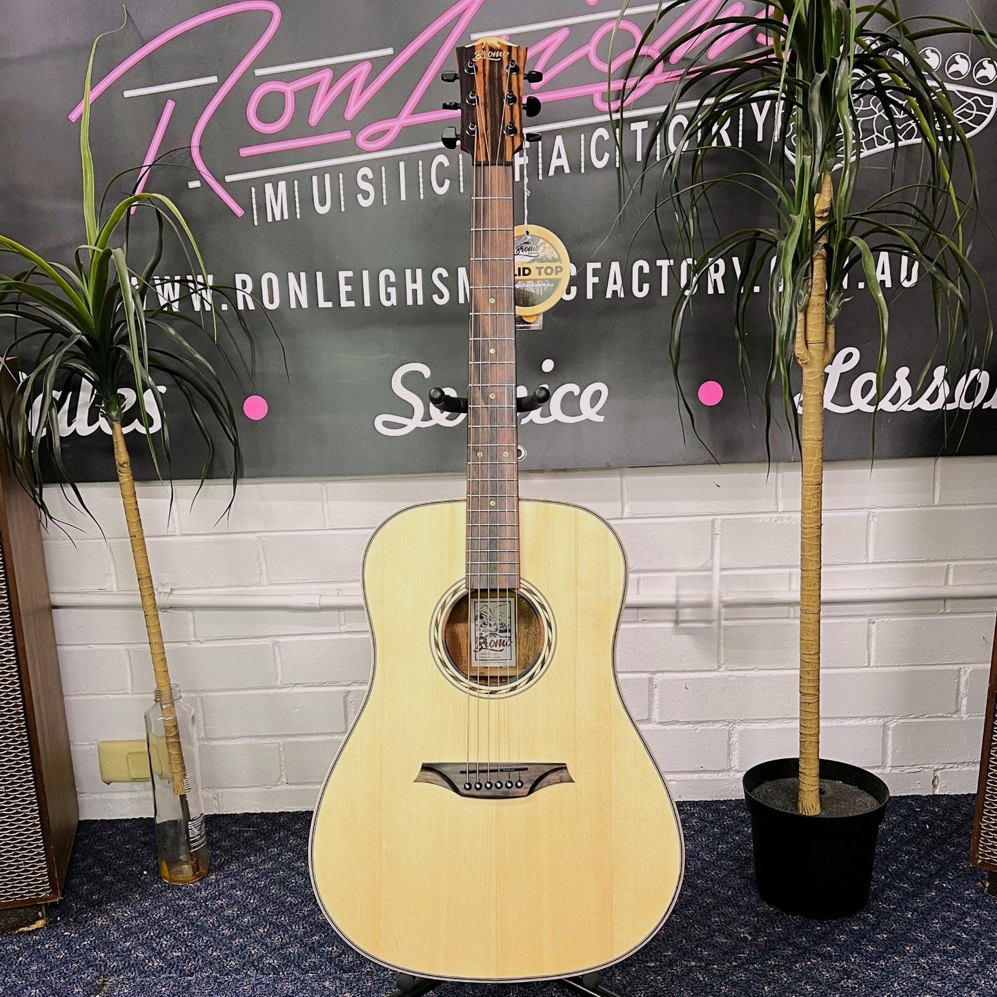 Bromo BAT1 Solid Spruce Top Dreadnought Acoustic Guitar – Tahoma Series