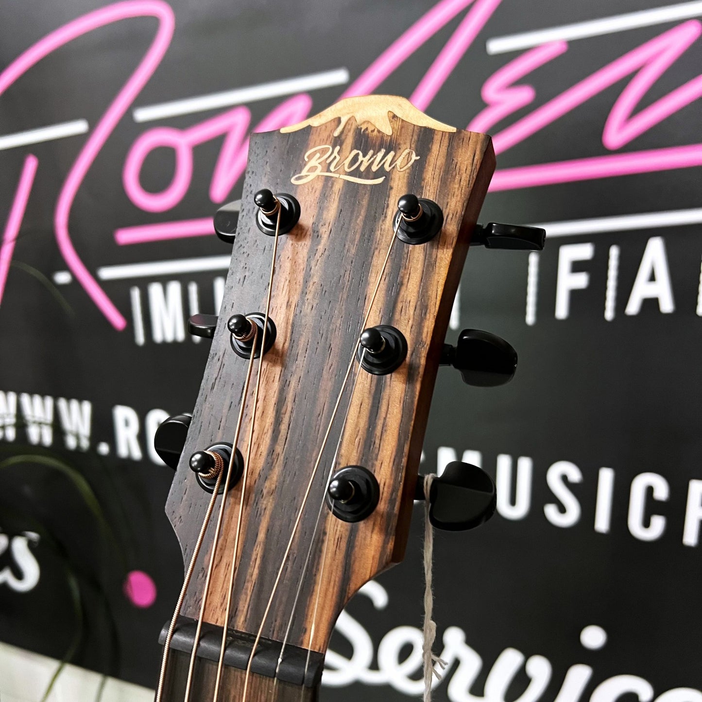 Bromo BAT1 Solid Spruce Top Dreadnought Acoustic Guitar – Tahoma Series