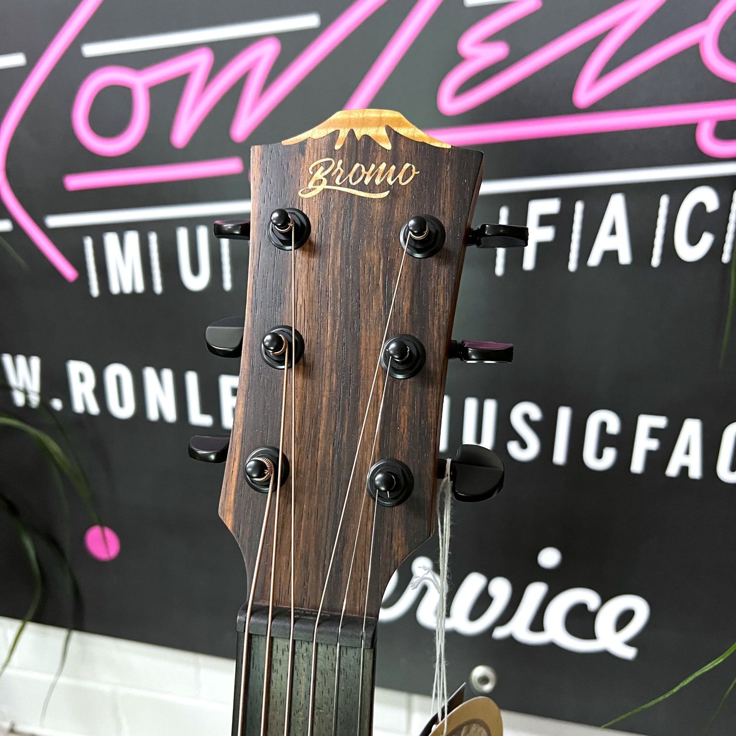 BROMO BAT2M Grand Auditorium Acoustic Guitar