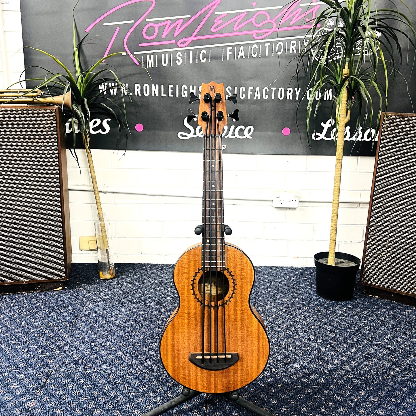 Mahalo MB1 Bass Ukulele Electric/Acoustic Mahogany