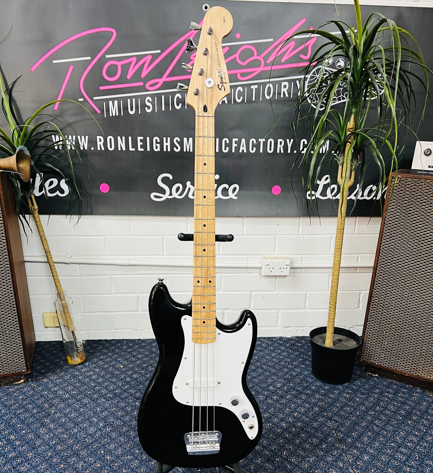 Squier by Fender Bronco Bass – Black | Pre-Loved Short-Scale Electric Bass Guitar
