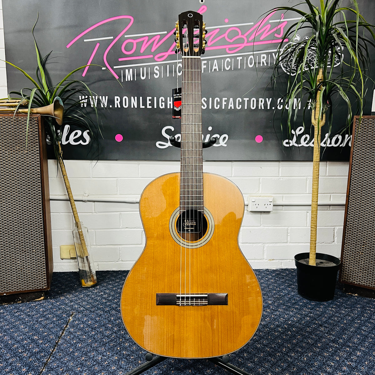 Altura A5 Classical Guitar | Solid Cedar Top |Deluxe Gig bag Included