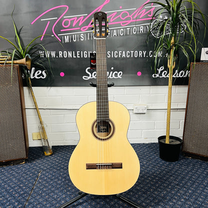 Altura A1M 4/4 Classical Guitar | Beginner Guitar with Gigbag