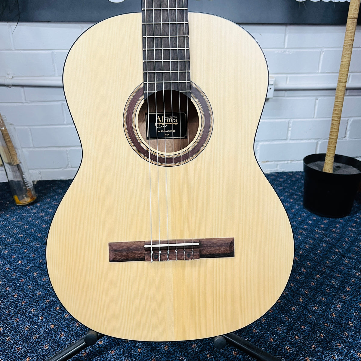Altura A1M 4/4 Classical Guitar | Beginner Guitar with Gigbag