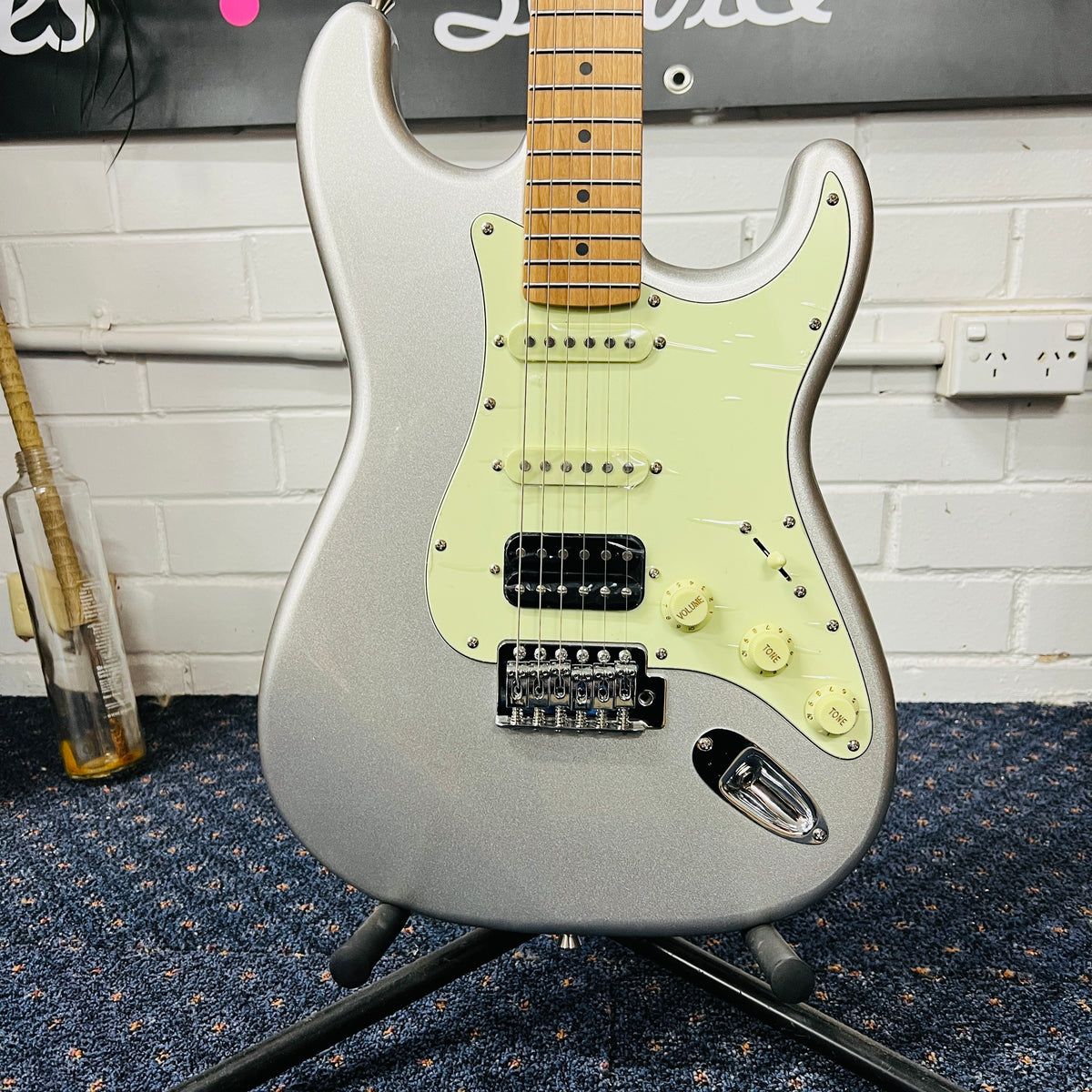Northstar Pro NSP1-ISH S-Style Electric Guitar – Inca Silver Humbucker